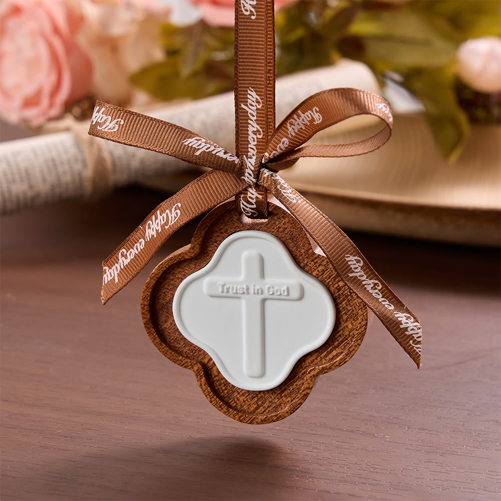 Christianartworkshop Vierblättriger Holzkreuz-Autoanhänger mit geprägter Schrift: Symbol unerschütterlichen himmlischen Vertrauens - Kreuzen - image 0
