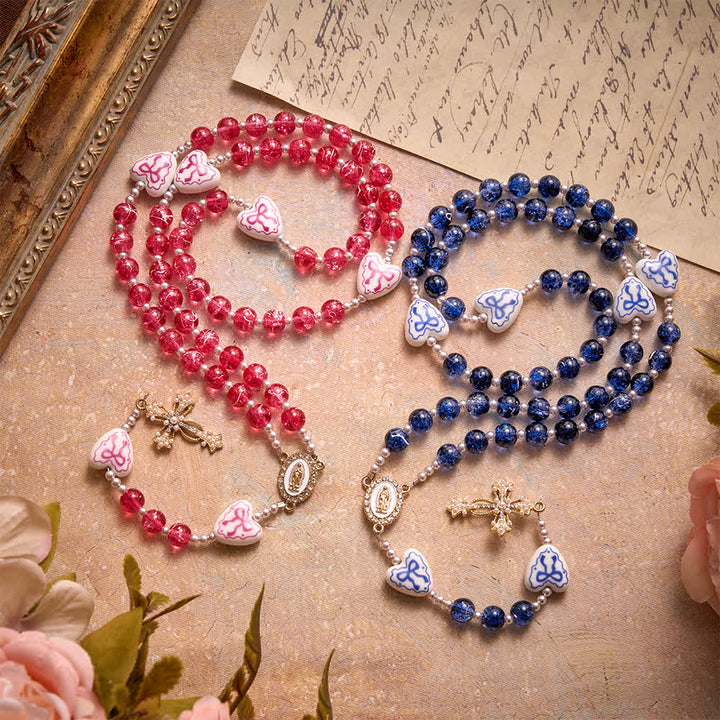 Christianartworkshop Rosenkranz aus blauem Crackle-Glas mit Keramikherz-Schleifenperlen und Marienmedaille - image 1