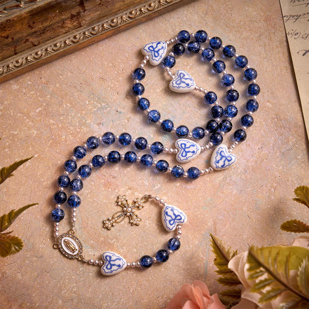 Christianartworkshop Rosa Rosenkranz aus Crackle-Glas mit Keramikherz-Schleifenperlen und Marienmedaille - Blau - image 4