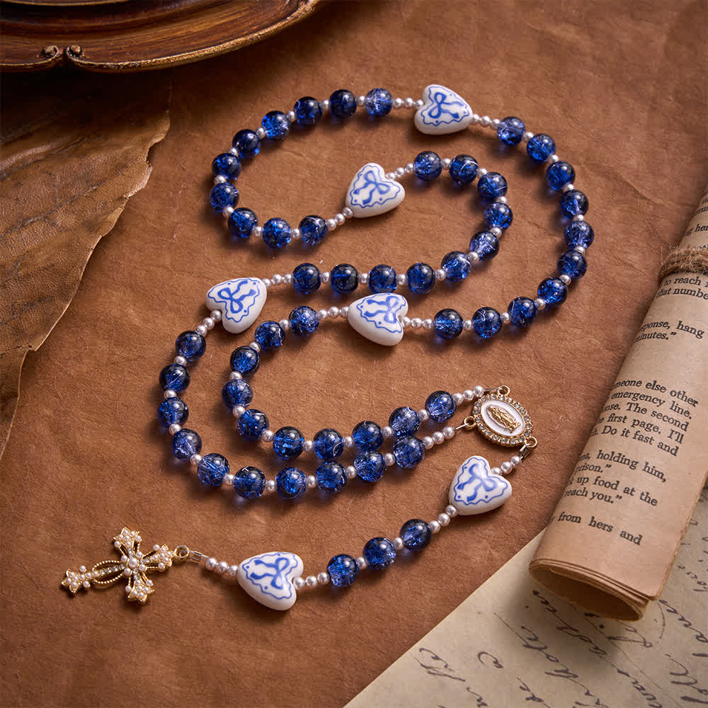 Christianartworkshop Rosenkranz aus blauem Crackle-Glas mit Keramikherz-Schleifenperlen und Marienmedaille - image 5