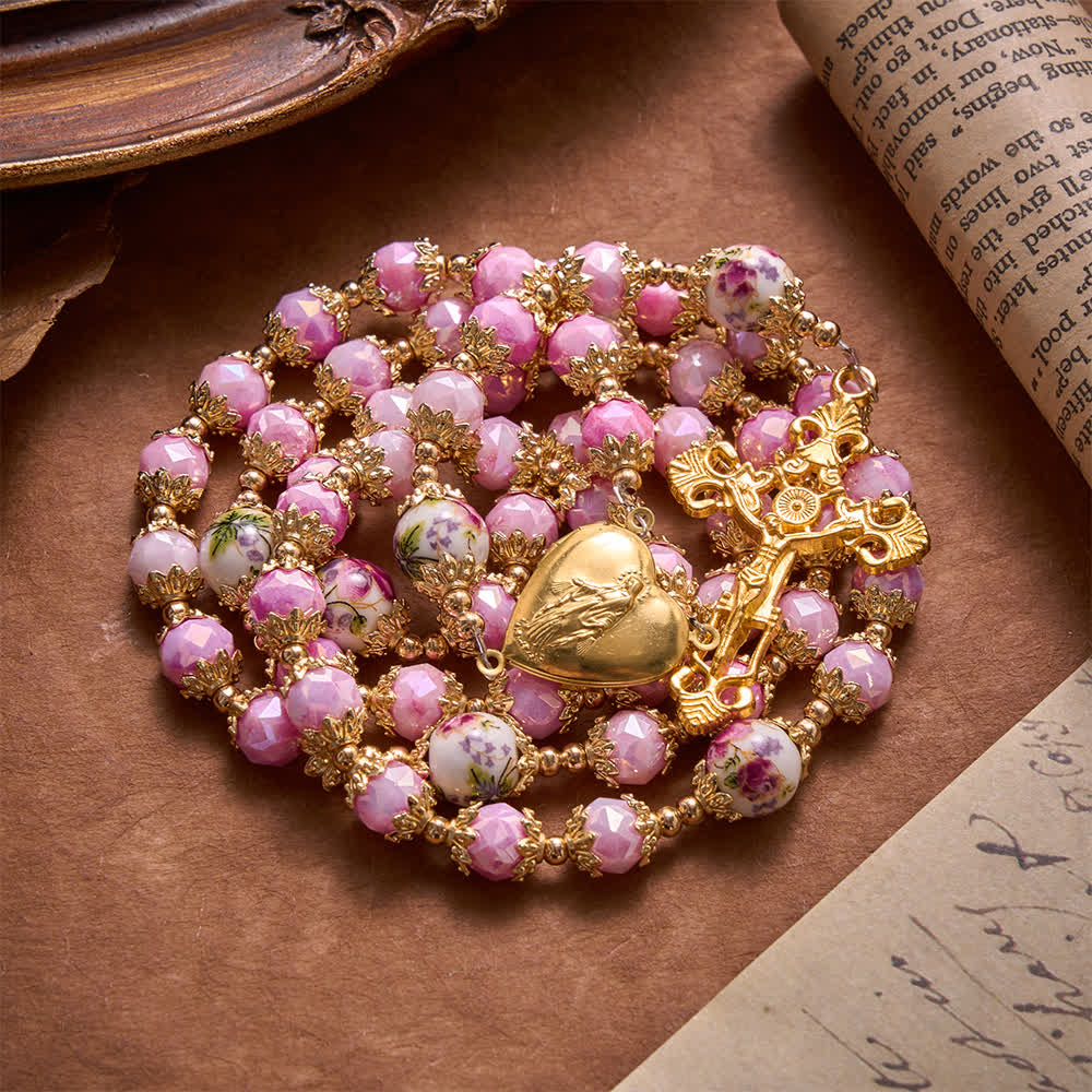 Christianartworkshop Rosenkranz aus floralem Porzellan und Glaskugel mit Marienherzmedaille und verziertem Kruzifix - image 2