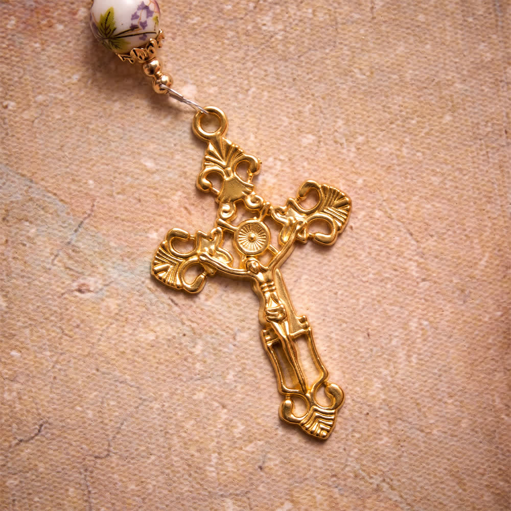 Christianartworkshop Rosenkranz aus floralem Porzellan und Glaskugel mit Marienherzmedaille und verziertem Kruzifix - image 7