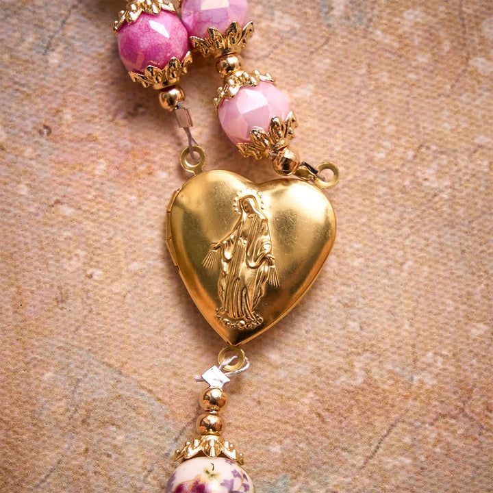 Christianartworkshop Rosenkranz aus floralem Porzellan und Glaskugel mit Marienherzmedaille und verziertem Kruzifix - image 6