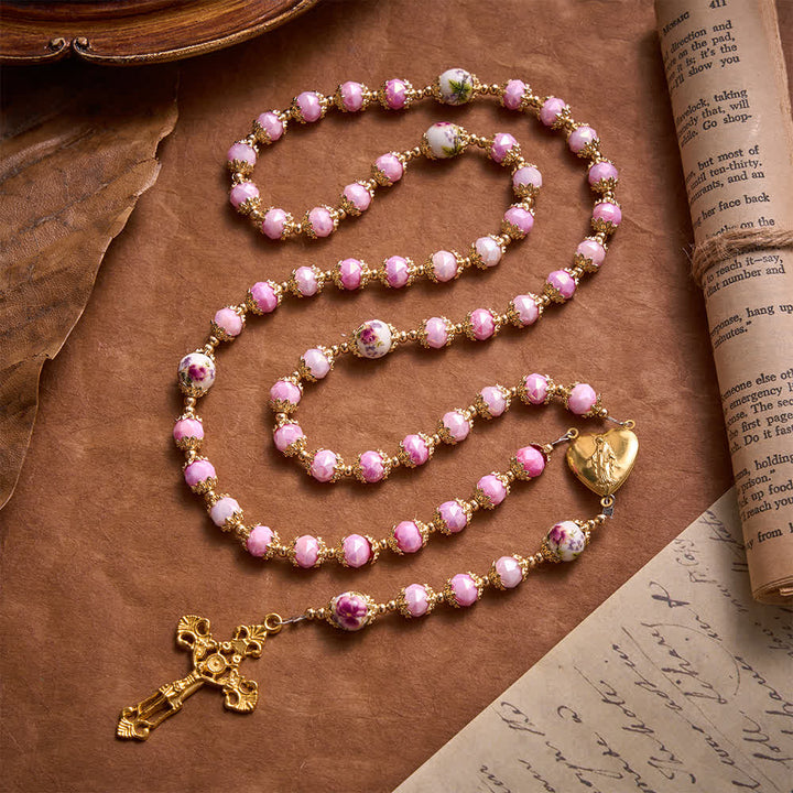 Christianartworkshop Rosenkranz aus floralem Porzellan und Glaskugel mit Marienherzmedaille und verziertem Kruzifix - image 4