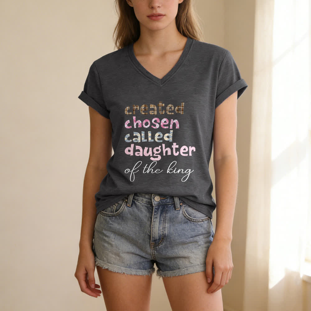 Christianartworkshop Damen-T-Shirt mit V-Ausschnitt und Aufdruck „Chosen Daughter“ in Heather Charcoal - image 1