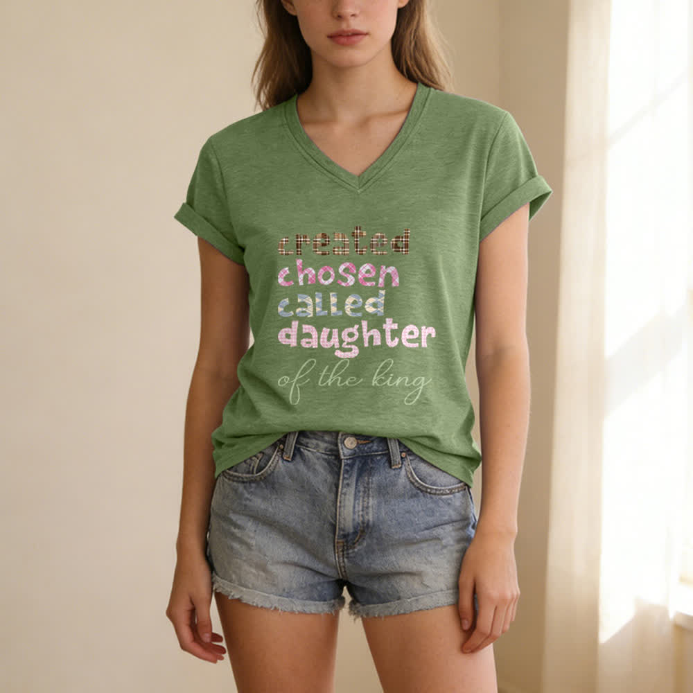 Christianartworkshop Damen-T-Shirt mit V-Ausschnitt und Aufdruck „Chosen Daughter“ in Heather Charcoal - image 11
