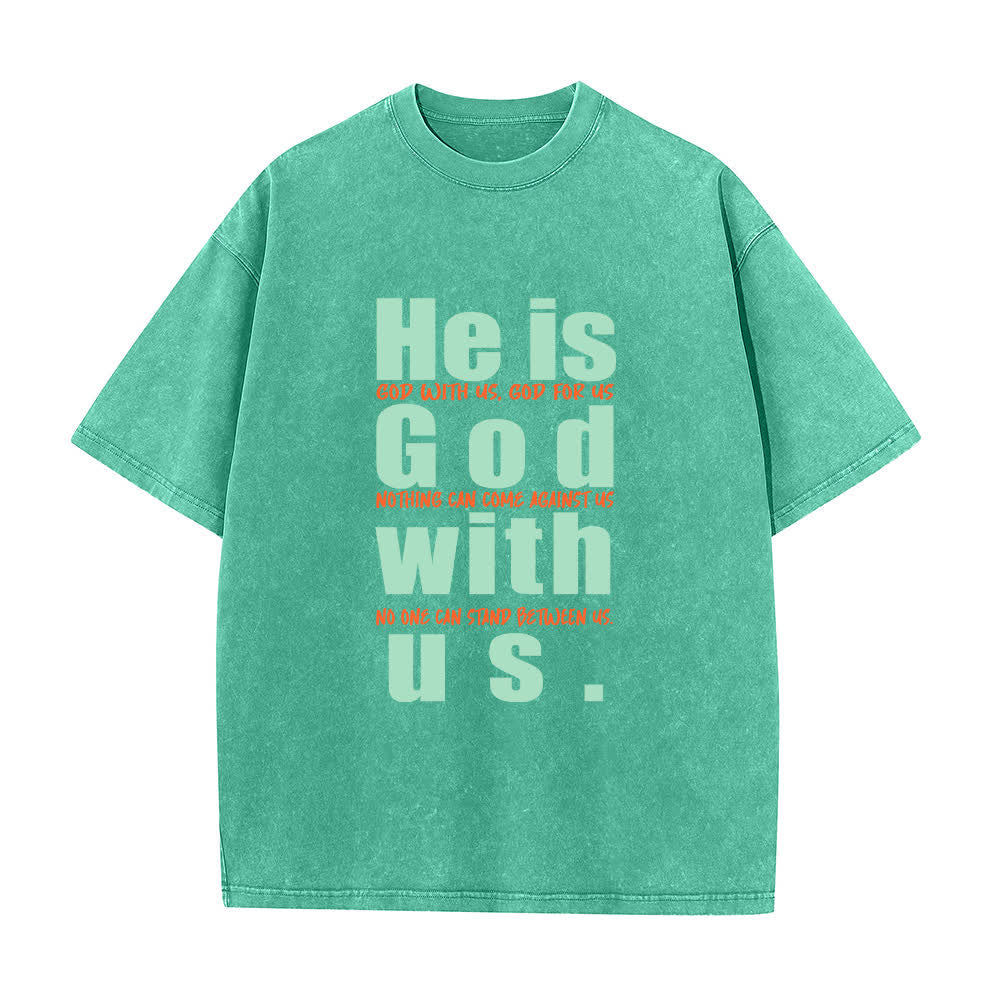 Christianartworkshop Er ist Gott mit uns Vintage Grün gewaschenes T-Shirt - Grün - 4XL - image 1