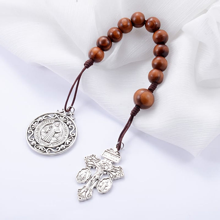 Christianartworkshop Antike silberne Rosenkranz-Autoanhänger aus Holz mit heiliger Medaille: Symbol für sanftes Reisen und göttliche Gnade - image 2