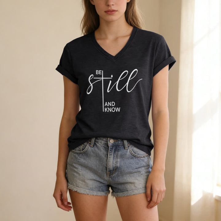 Christianartworkshop Sei still und wisse, was du willst – Heather Purple Damen-T-Shirt mit V-Ausschnitt - image 17