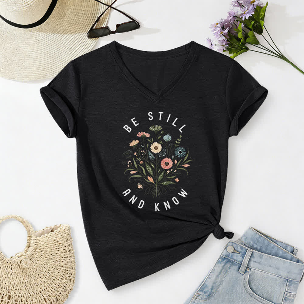 Christianartworkshop Sei still und wisse, wie ein Damen-T-Shirt mit V-Ausschnitt und floralem Knotensaum aussieht - Schwarz - 2XL - image 12