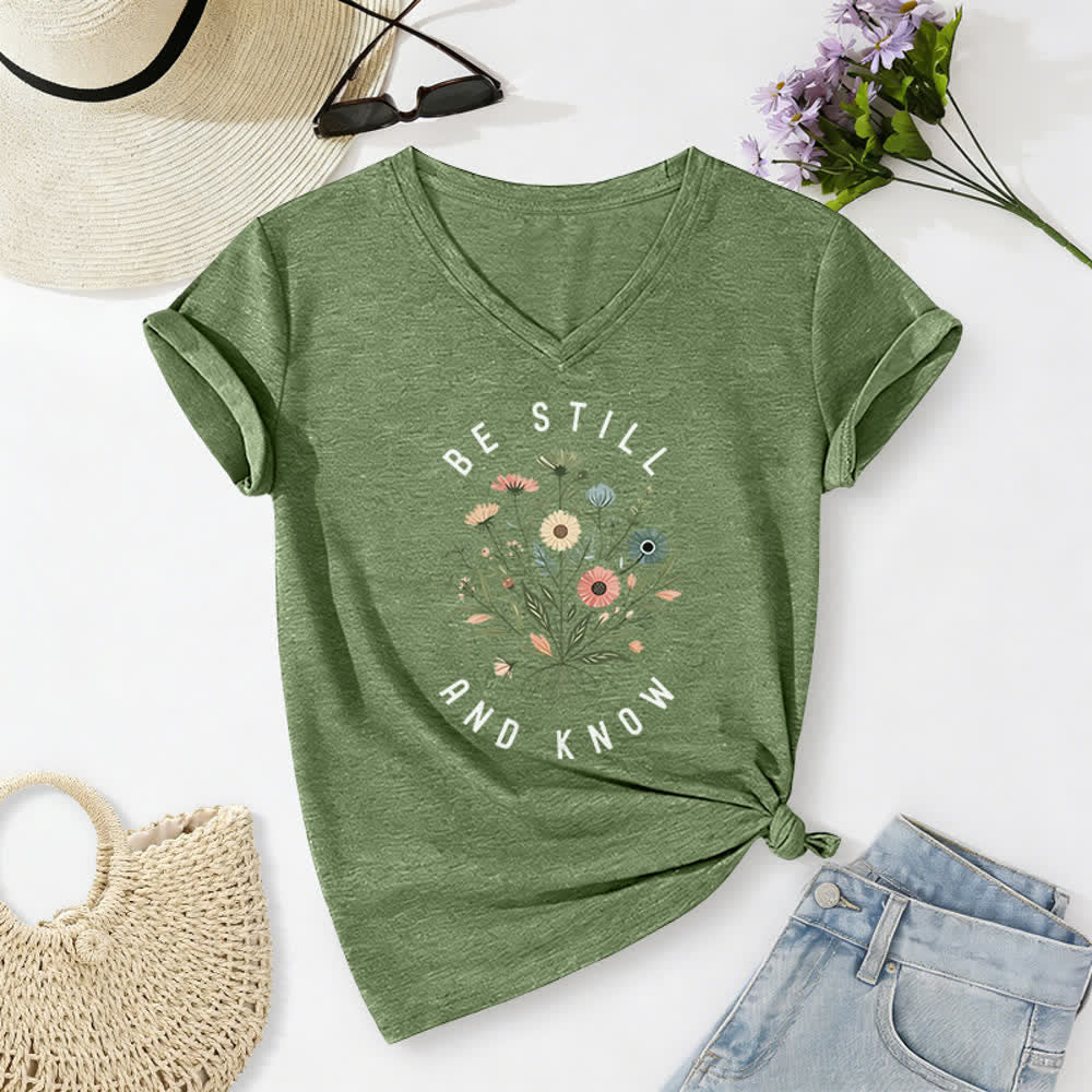 Christianartworkshop Sei still und wisse, wie ein Damen-T-Shirt mit V-Ausschnitt und floralem Knotensaum aussieht - Grün - 2XL - image 24