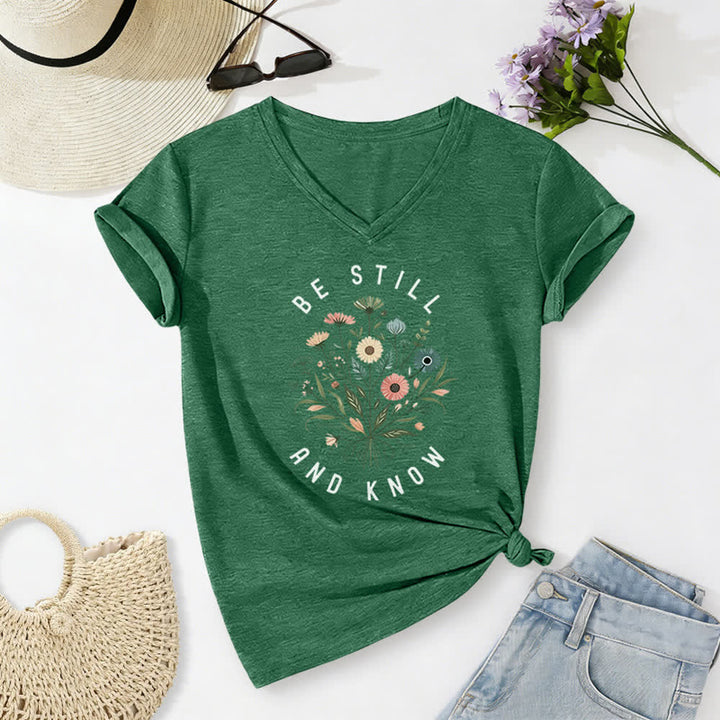 Christianartworkshop Sei still und wisse, wie ein Damen-T-Shirt mit V-Ausschnitt und floralem Knotensaum aussieht - Dunkelgrün - 2XL - image 18