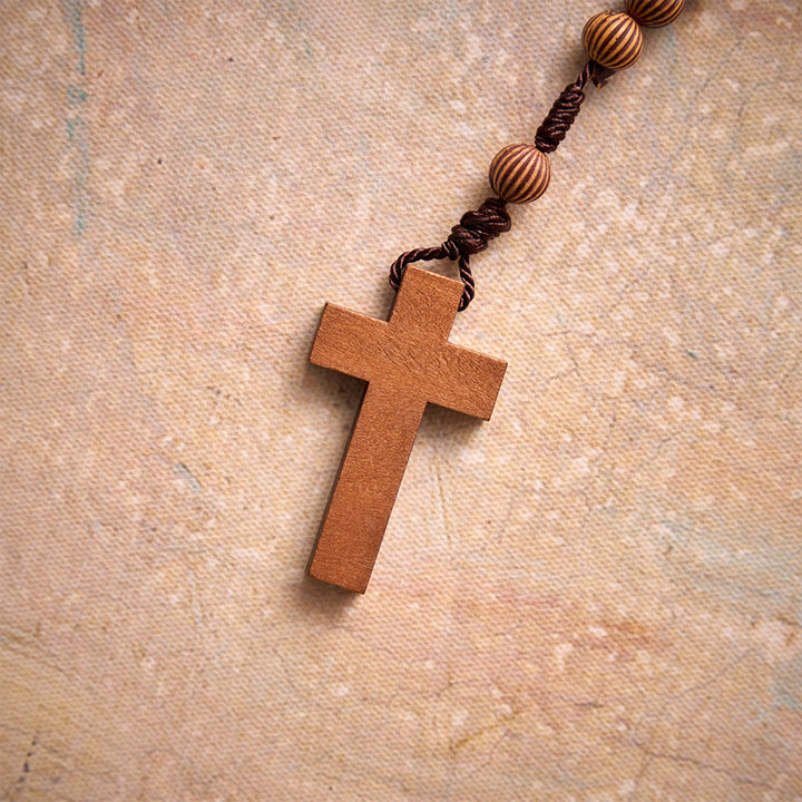 Christianartworkshop Rosenkranz aus geflochtener, dunkler Kordel in Holzoptik mit Kreuzanhänger: Symbol für pflegeleichten Andachtsschmuck - image 7