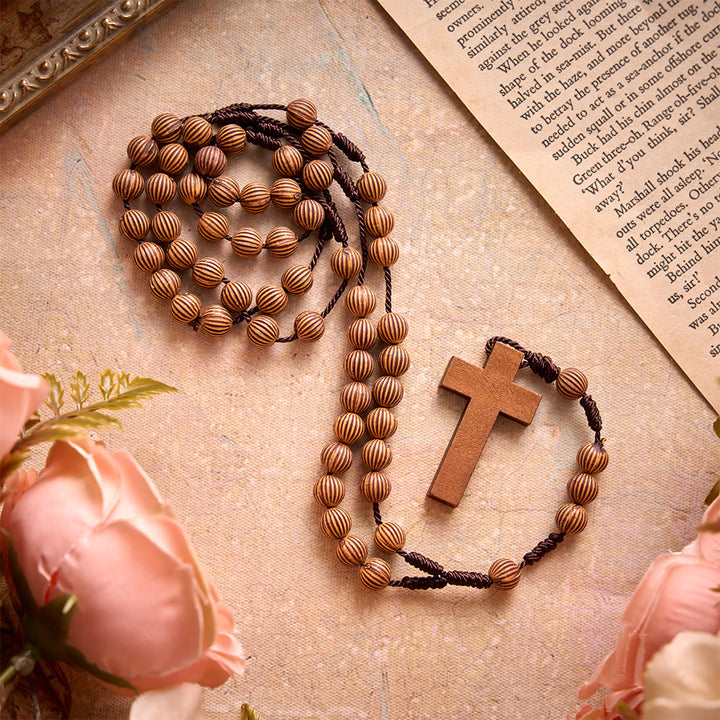 Christianartworkshop Rosenkranz aus geflochtener, dunkler Kordel in Holzoptik mit Kreuzanhänger: Symbol für pflegeleichten Andachtsschmuck - image 3
