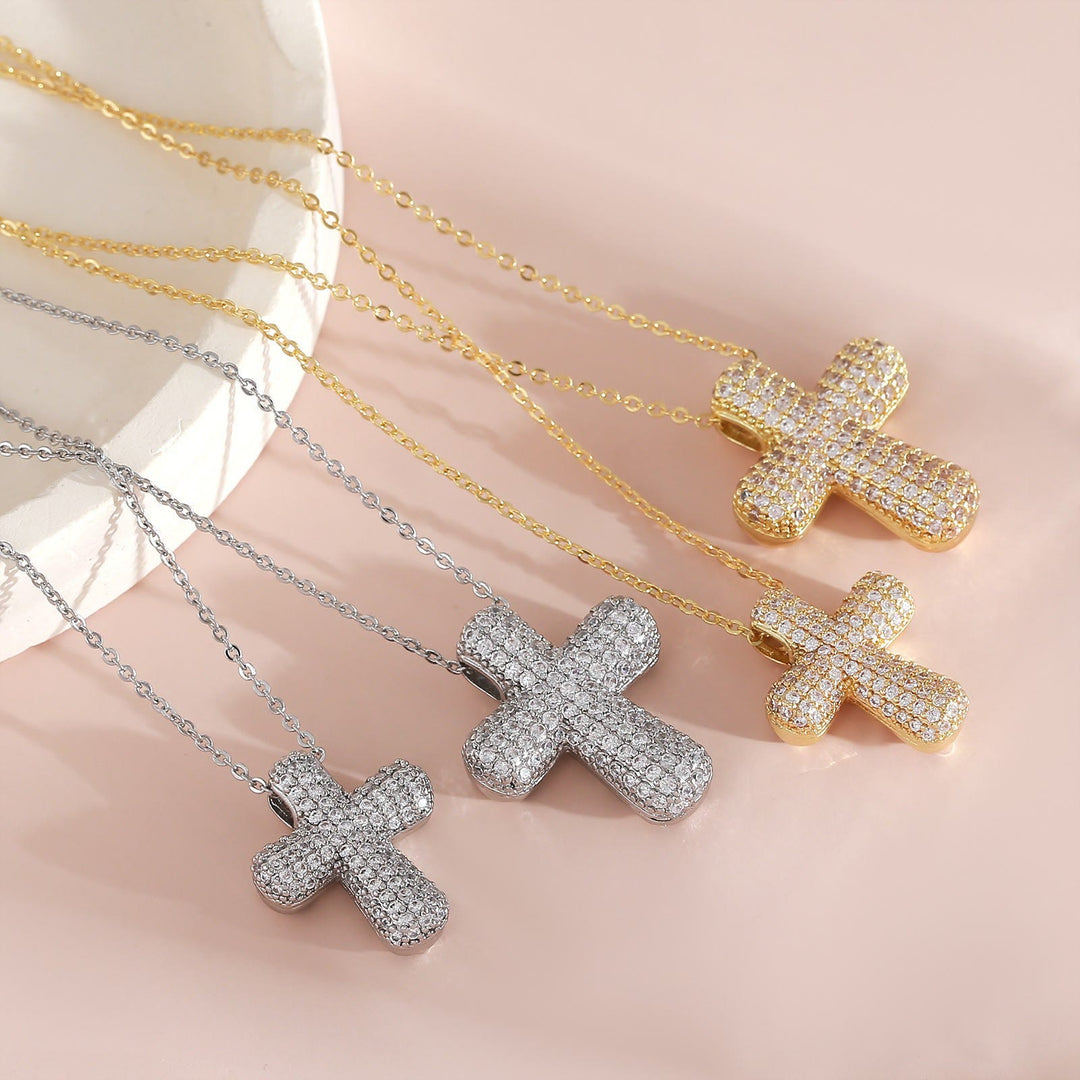 Christianartworkshop Funkelnde Kreuzkette mit abgerundeter Spitze und Pavé-Steinen: Symbol der heiligen, erlösenden Gnade - image 1