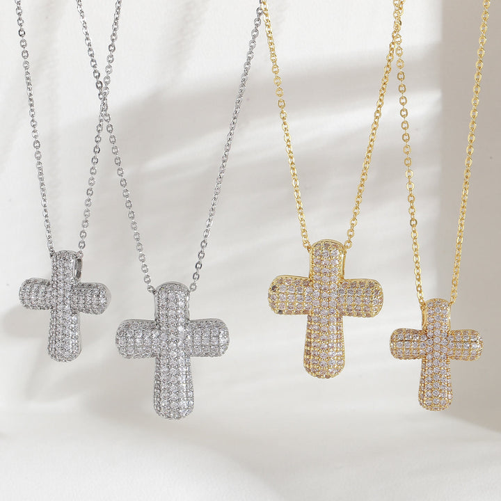 Christianartworkshop Funkelnde Kreuzkette mit abgerundeter Spitze und Pavé-Steinen: Symbol der heiligen, erlösenden Gnade - image 0
