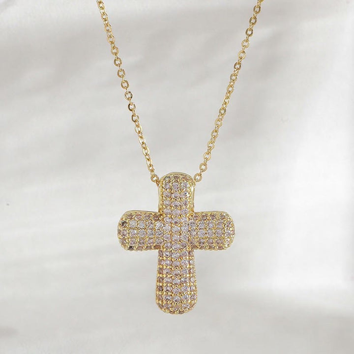 Christianartworkshop Funkelnde Kreuzkette mit abgerundeter Spitze und Pavé-Steinen: Symbol der heiligen, erlösenden Gnade - Golden - Medium - image 5