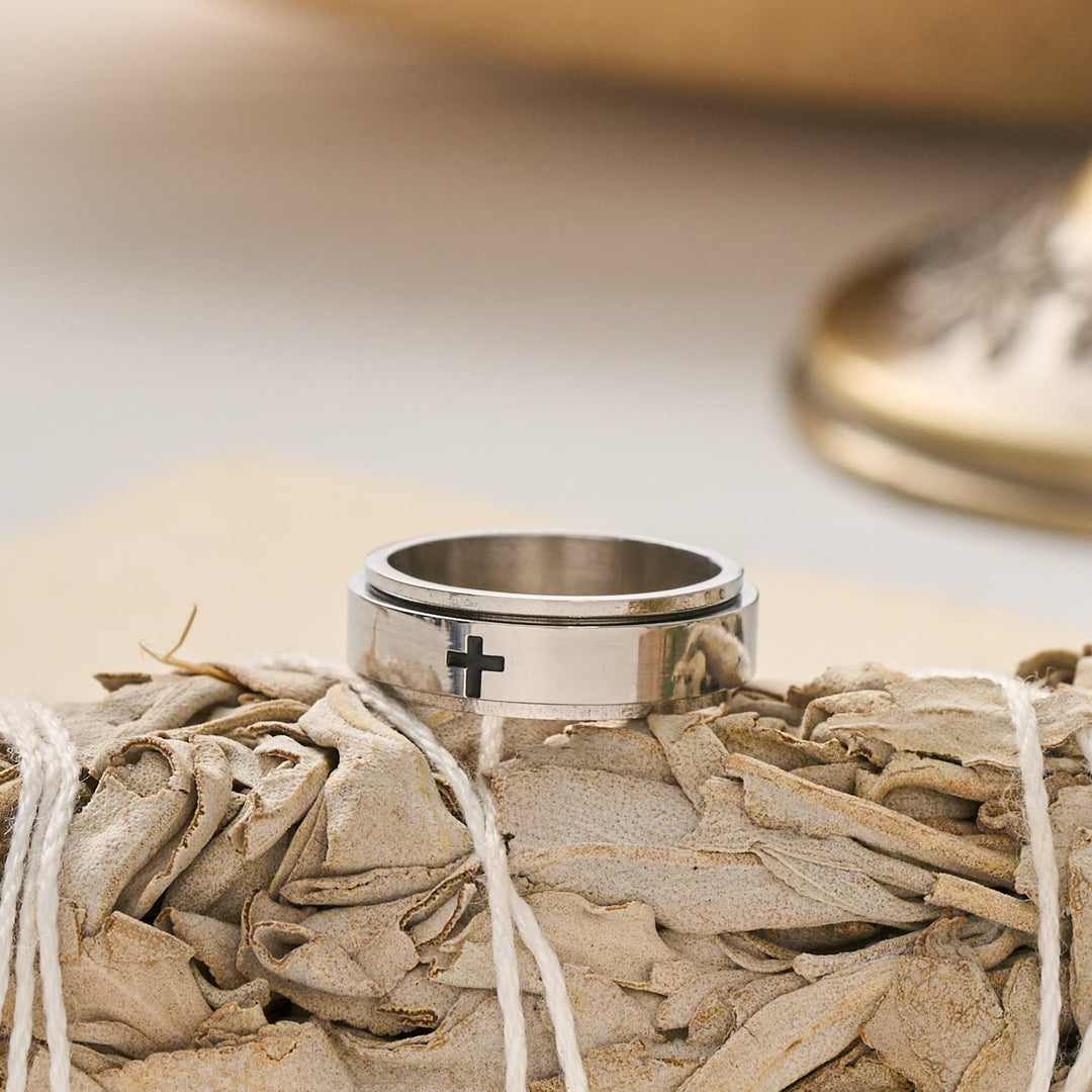 Christianartworkshop Gravierter, drehbarer Ring mit Kreuzmotiv zur Linderung von Angstzuständen: Symbol für beständige himmlische Führung - Silber - US 12 - image 3