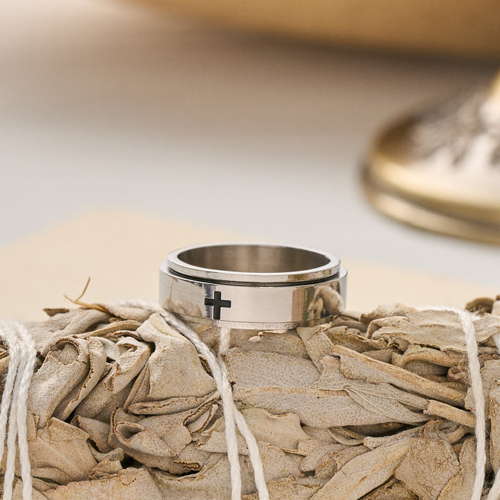 Christianartworkshop Gravierter, drehbarer Ring mit Kreuzmotiv zur Linderung von Angstzuständen: Symbol für beständige himmlische Führung - Silber - US 12 - image 3