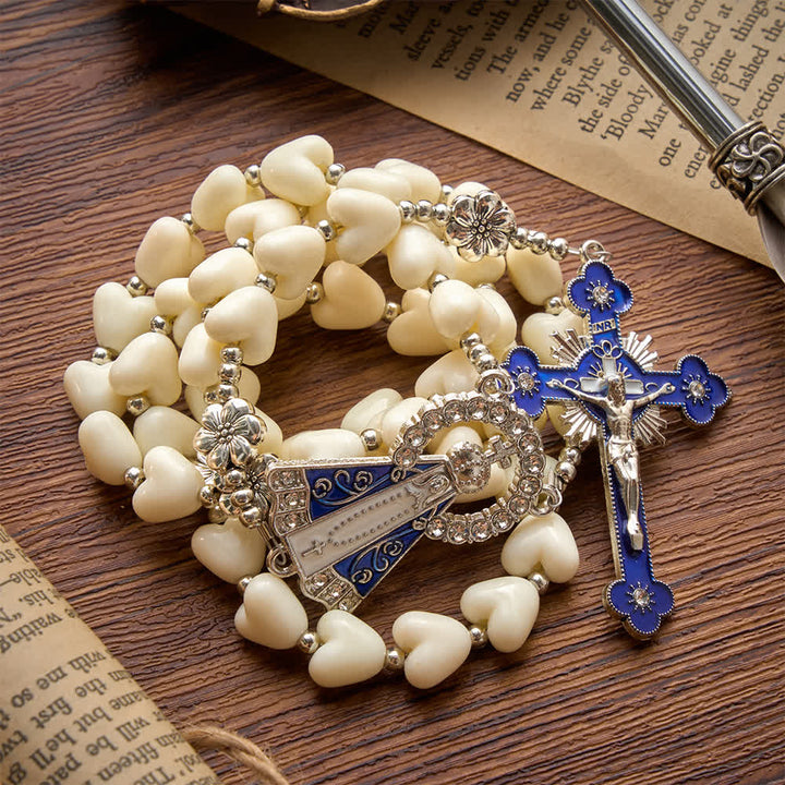 Christianartworkshop Rosenkranz Unserer Lieben Frau von Aparecida mit weichen, herzförmigen Perlen und emailliertem Kruzifix: Symbol reiner himmlischer Liebe - image 2