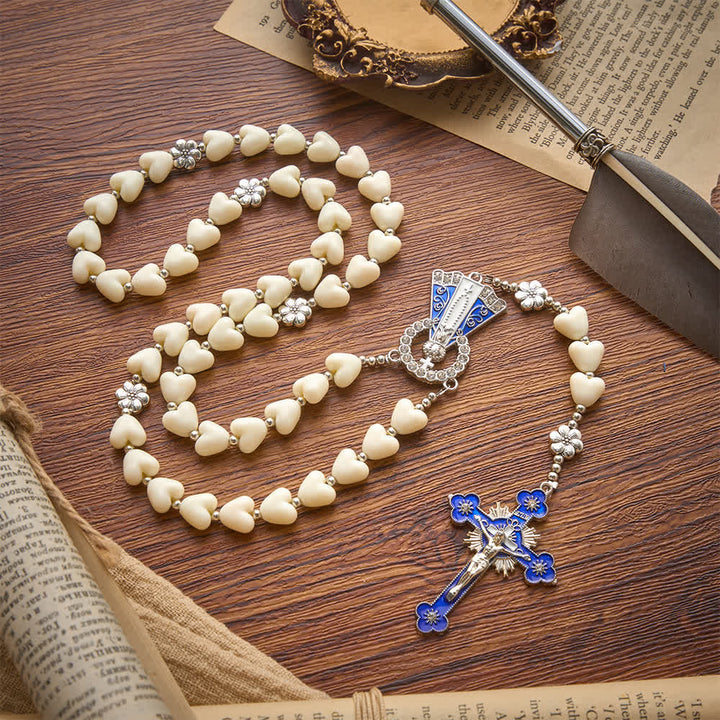 Christianartworkshop Rosenkranz Unserer Lieben Frau von Aparecida mit weichen, herzförmigen Perlen und emailliertem Kruzifix: Symbol reiner himmlischer Liebe - Rosenkranz mit Herzperlen - image 0