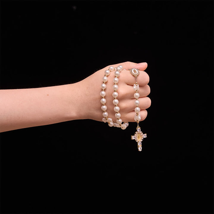 Christianartworkshop Eleganter Rosenkranz mit weißer Perlenschleife und Marienkreuz: Symbol sanfter himmlischer Reinheit - image 1