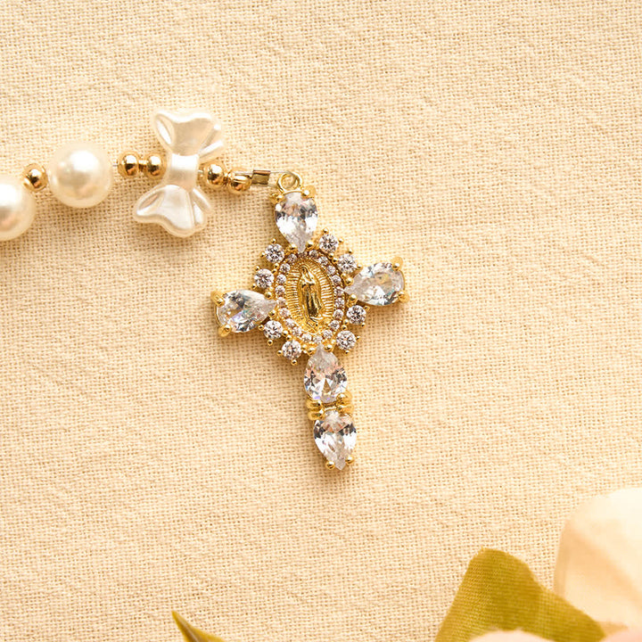 Christianartworkshop Eleganter Rosenkranz mit weißer Perlenschleife und Marienkreuz: Symbol sanfter himmlischer Reinheit - image 7