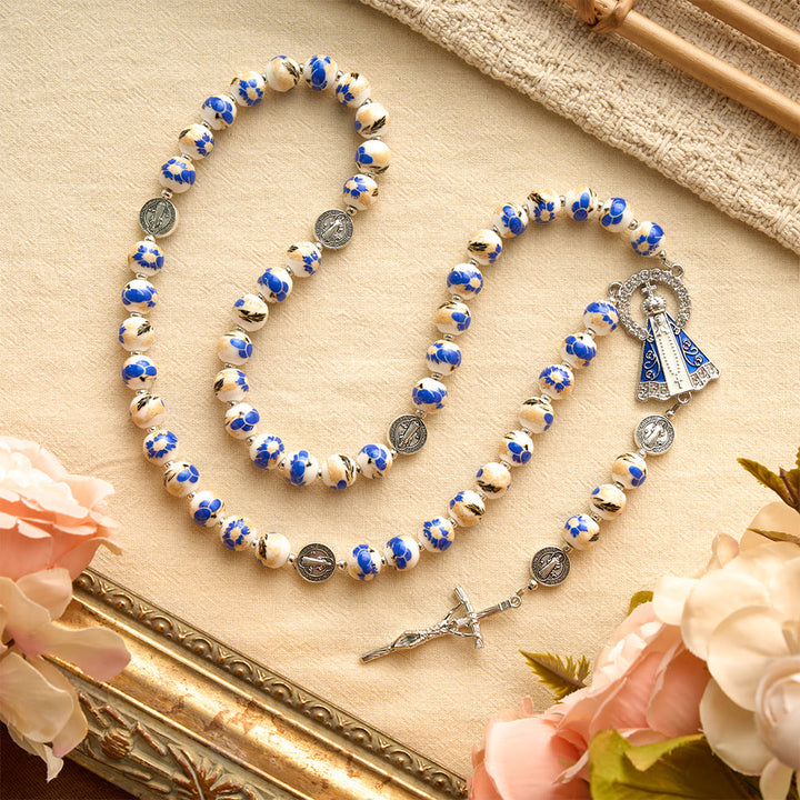 Christianartworkshop Blau-weißer Rosenkranz aus Keramik mit Blumenmuster, Benediktmedaillen und Marienverzierungen - image 29