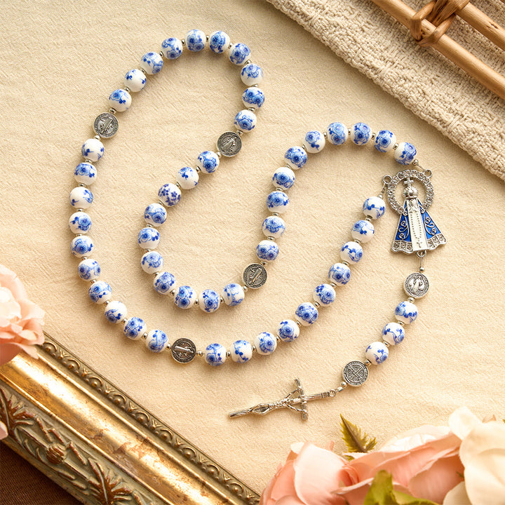 Christianartworkshop Blau-weißer Rosenkranz aus Keramik mit Blumenmuster, Benediktmedaillen und Marienverzierungen - image 35