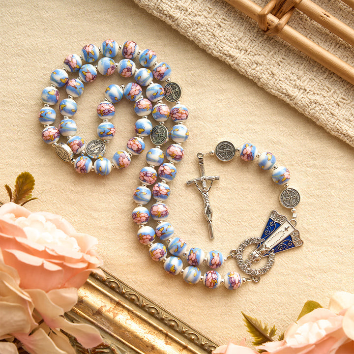 Christianartworkshop Blau-weißer Rosenkranz aus Keramik mit Blumenmuster, Benediktmedaillen und Marienverzierungen - image 23