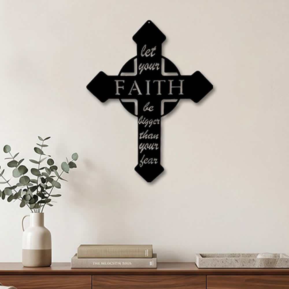 Christianartworkshop Spitzkreuz „Lass deinen Glauben größer sein als deine Angst“ – Wanddekoration aus Metall: Zeitloses Symbol der heiligen, erlösenden Gnade - image 2