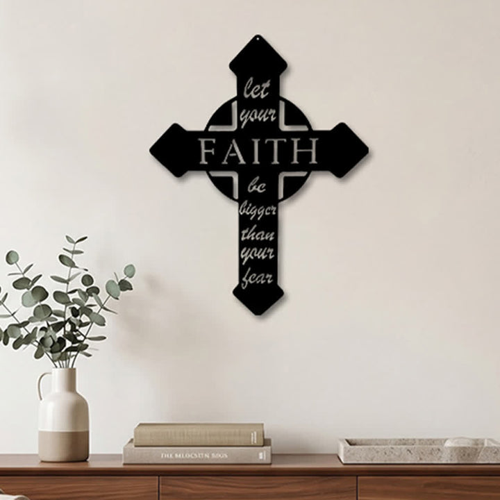 Christianartworkshop Spitzkreuz „Lass deinen Glauben größer sein als deine Angst“ – Wanddekoration aus Metall: Zeitloses Symbol der heiligen, erlösenden Gnade - image 2