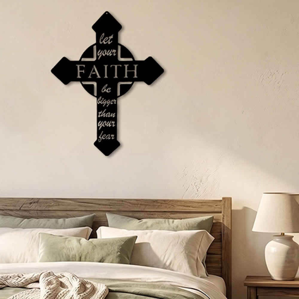 Christianartworkshop Spitzkreuz „Lass deinen Glauben größer sein als deine Angst“ – Wanddekoration aus Metall: Zeitloses Symbol der heiligen, erlösenden Gnade - image 3