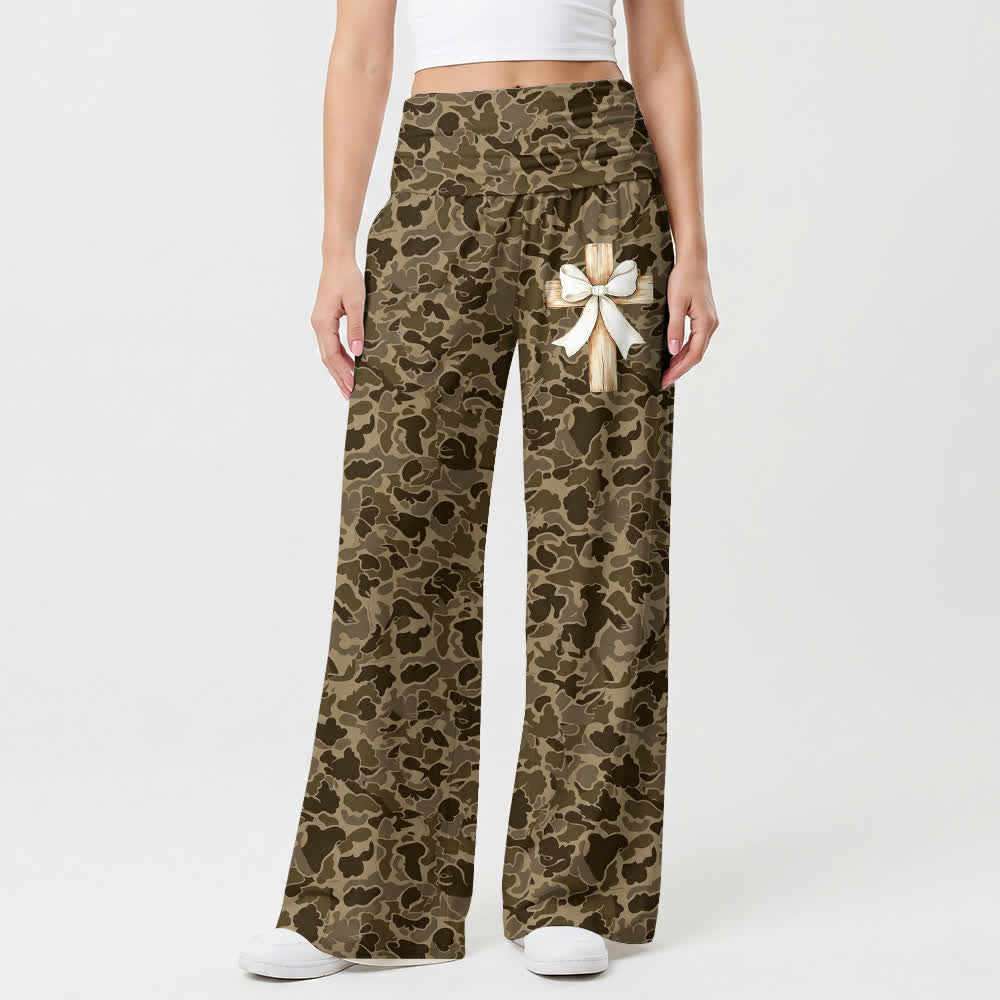 Christianartworkshop Palazzo-Hose mit hohem Bund und weitem Bein in Erdtönen mit Camouflage-Muster. - image 1