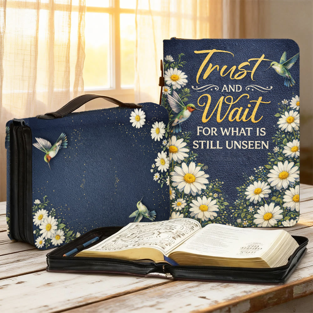 Christianartworkshop Vertrauen und Geduld Römer 8,24 Gänseblümchen & Kolibri Bibelcover - 2XL - Standard (keine Sonderanfertigung) - image 1