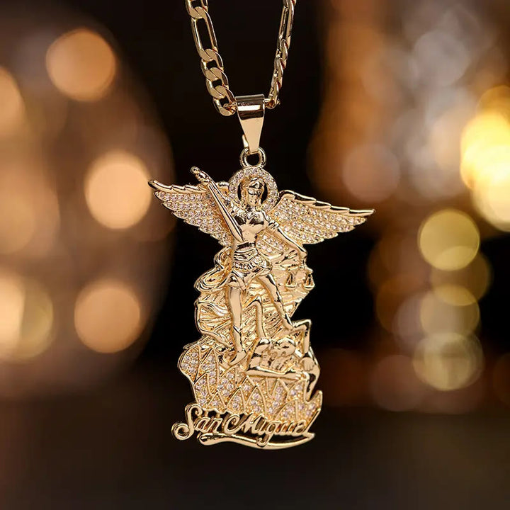 Christianartworkshop Halskette mit Anhänger des Erzengels Michael, besetzt mit Zirkonia, Schutzengelkette - Goldener Erzengel-Anhänger, vollständig mit klaren Steinen besetzt - image 0