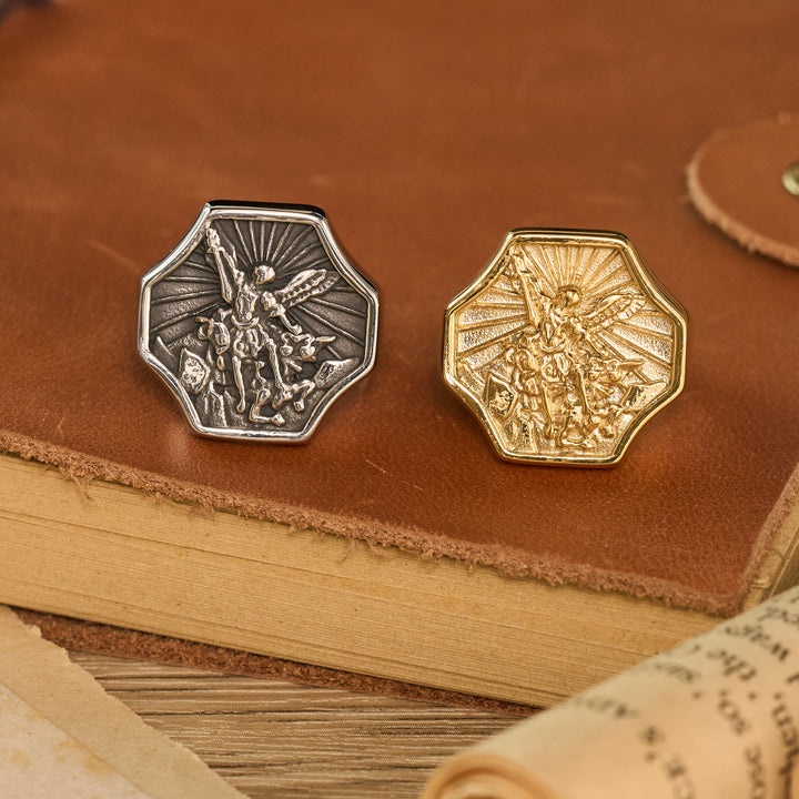 Christianartworkshop Achteckiger Ring mit geprägtem Erzengel-Motiv: Symbol tapferen himmlischen Schutzes - image 0