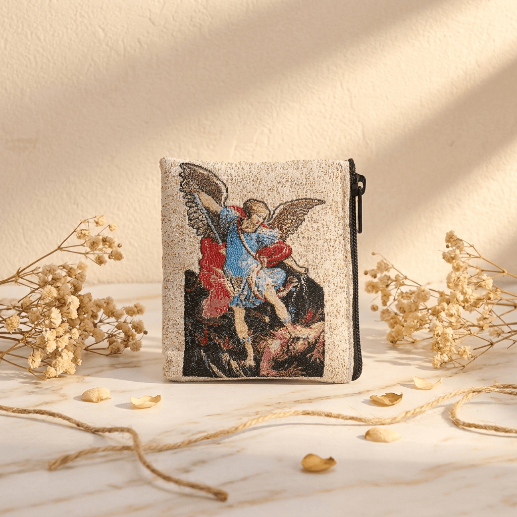 Christianartworkshop Rosenkranzetui aus bedrucktem Stoff mit heiligen Figuren: Zeichen des sanften göttlichen Friedens - Der heilige Erzengel Michael - image 4