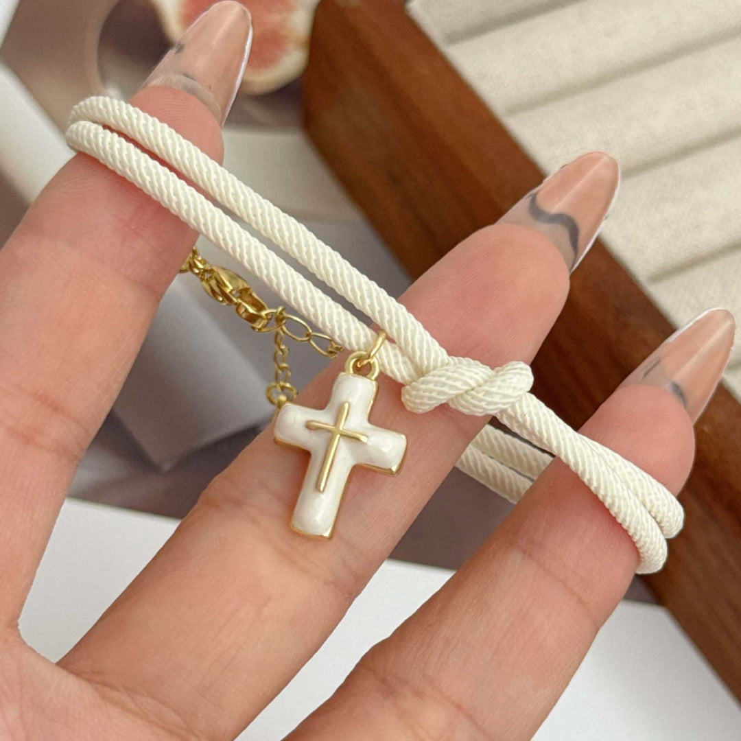 Christianartworkshop Armband mit Kreuzanhänger aus weich geknoteter Kordel: Symbol sanften, himmlischen Trostes - Weiß - image 2