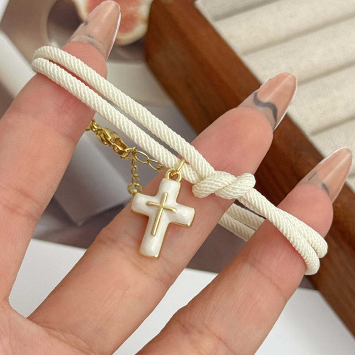 Christianartworkshop Armband mit Kreuzanhänger aus weich geknoteter Kordel: Symbol sanften, himmlischen Trostes - Weiß - image 2