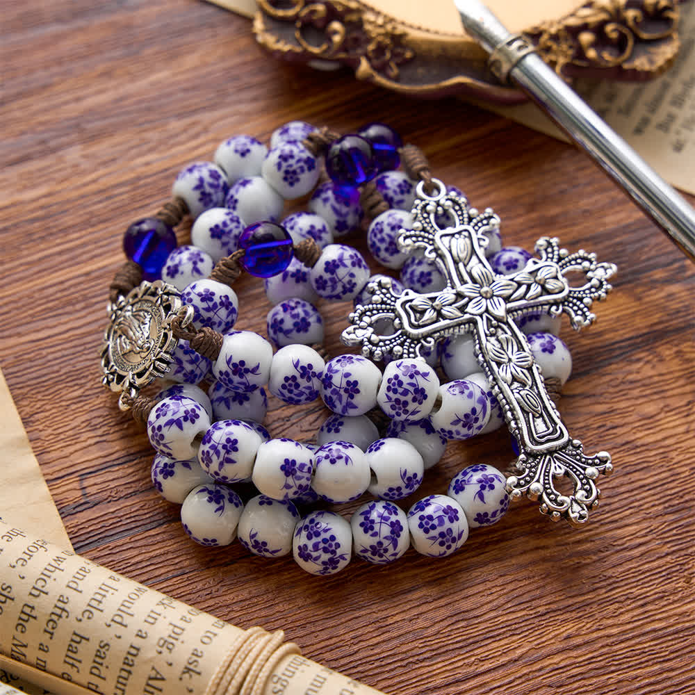 Christianartworkshop Rosenkranz aus blau-weißem Porzellan mit floralem Muster, silbernem Kreuz und Marienmedaille - image 4