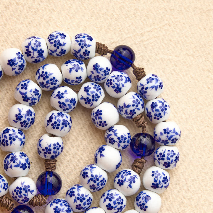Christianartworkshop Rosenkranz aus blau-weißem Porzellan mit floralem Muster, silbernem Kreuz und Marienmedaille - image 5