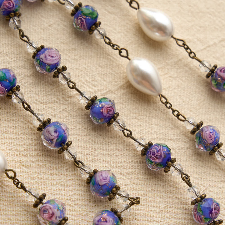 Christianartworkshop Rosenkranz aus antikfarbenen, blauen Glasperlen mit floralem Muster, Marienmedaillon und detailliertem Kruzifix - image 5