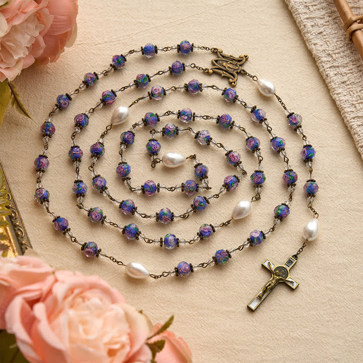Christianartworkshop Rosenkranz aus antikfarbenen, blauen Glasperlen mit floralem Muster, Marienmedaillon und detailliertem Kruzifix - image 2