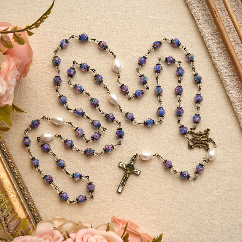 Christianartworkshop Rosenkranz aus antikfarbenen, blauen Glasperlen mit floralem Muster, Marienmedaillon und detailliertem Kruzifix - image 3