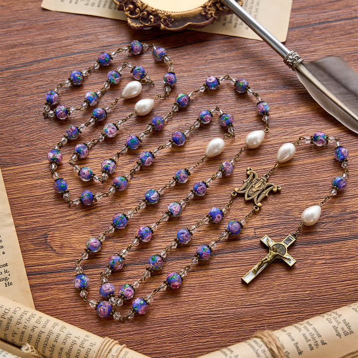 Christianartworkshop Rosenkranz aus antikfarbenen, blauen Glasperlen mit floralem Muster, Marienmedaillon und detailliertem Kruzifix - Vintage Blumenperlen Rosay - image 0