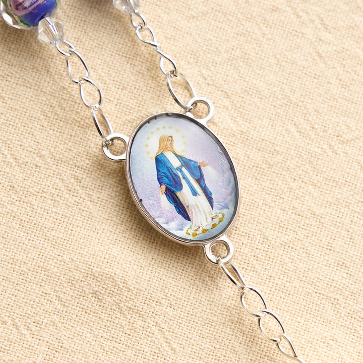 Christianartworkshop Kompakter Rosenkranz aus Glas mit Blumenmuster für Tasche und Auto mit Marienmedaillon: Symbol sanften himmlischen Trostes - image 9