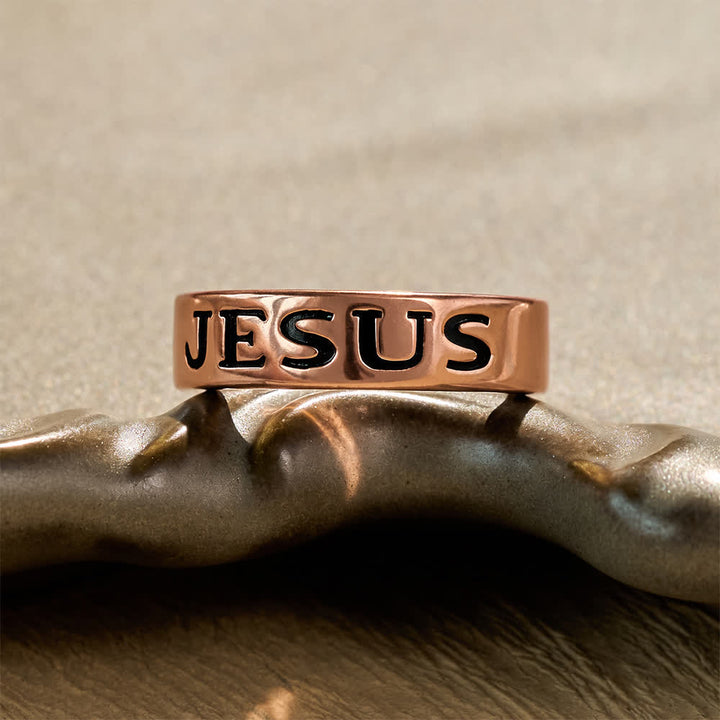 Christianartworkshop Klassischer offener Ring mit Jesus-Gravur: Träger zeitloser Ruhe und spirituellen Friedens - image 4