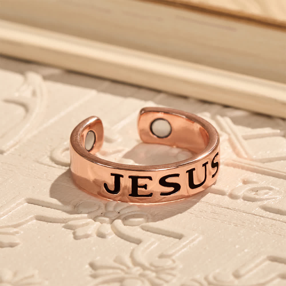 Christianartworkshop Klassischer offener Ring mit Jesus-Gravur: Träger zeitloser Ruhe und spirituellen Friedens - image 2