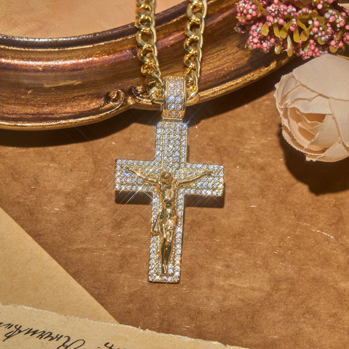 Christianartworkshop Glamouröses, funkelndes Kruzifix-Halsband mit Panzerkette: Ein tragbarer Talisman zeitloser, himmlischer Anmut - Golden - Groß - image 3